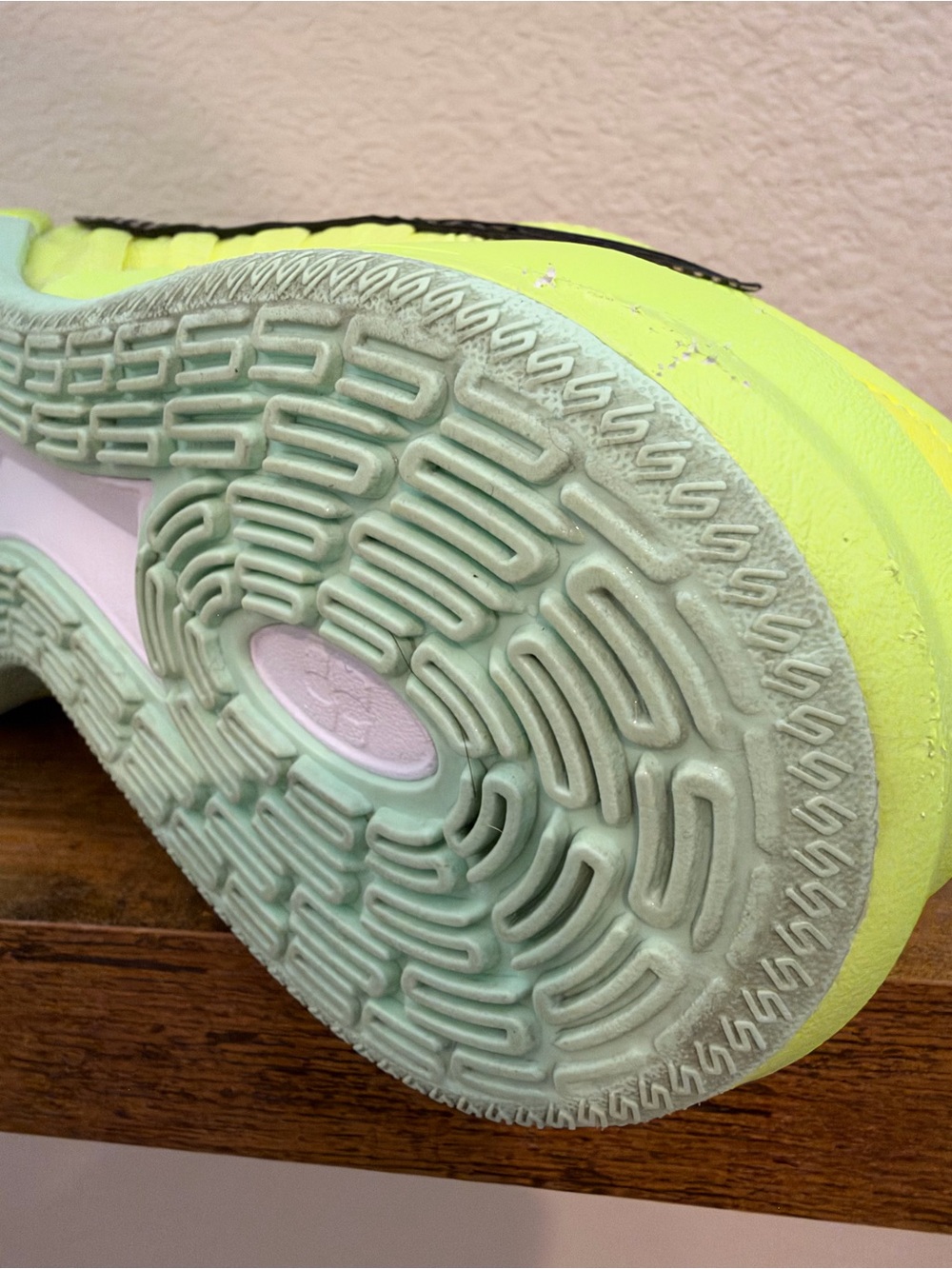 Nike men’s Sabrina 3 9.5 - Picture 8 of 10